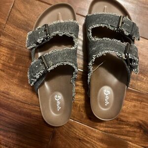 NWOT SANDALS.